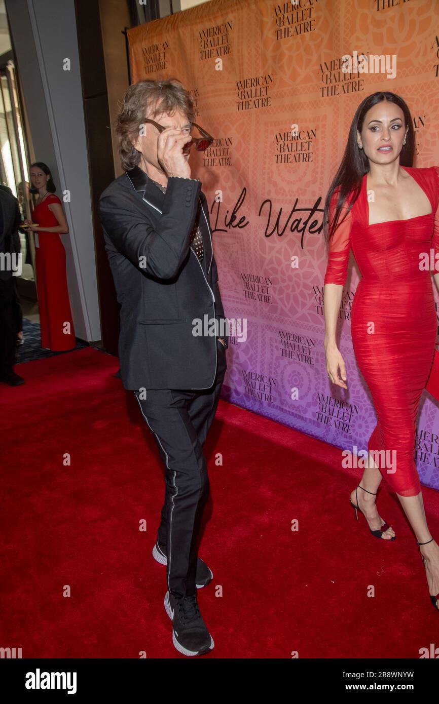 NEW YORK, NEW YORK - JUNE 22: Melanie Hamrick and Mick Jagger attend the 2023 American Ballet Theater's June Gala and New York Premier of 'Like Water for Chocolate' at The Metropolitan Opera House on June 22, 2023 in New York City. Stock Photo
