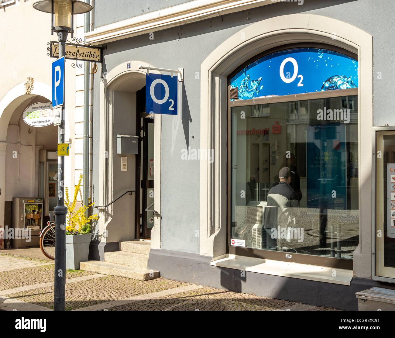 O2 telecommunications brand hi-res stock photography and images - Alamy