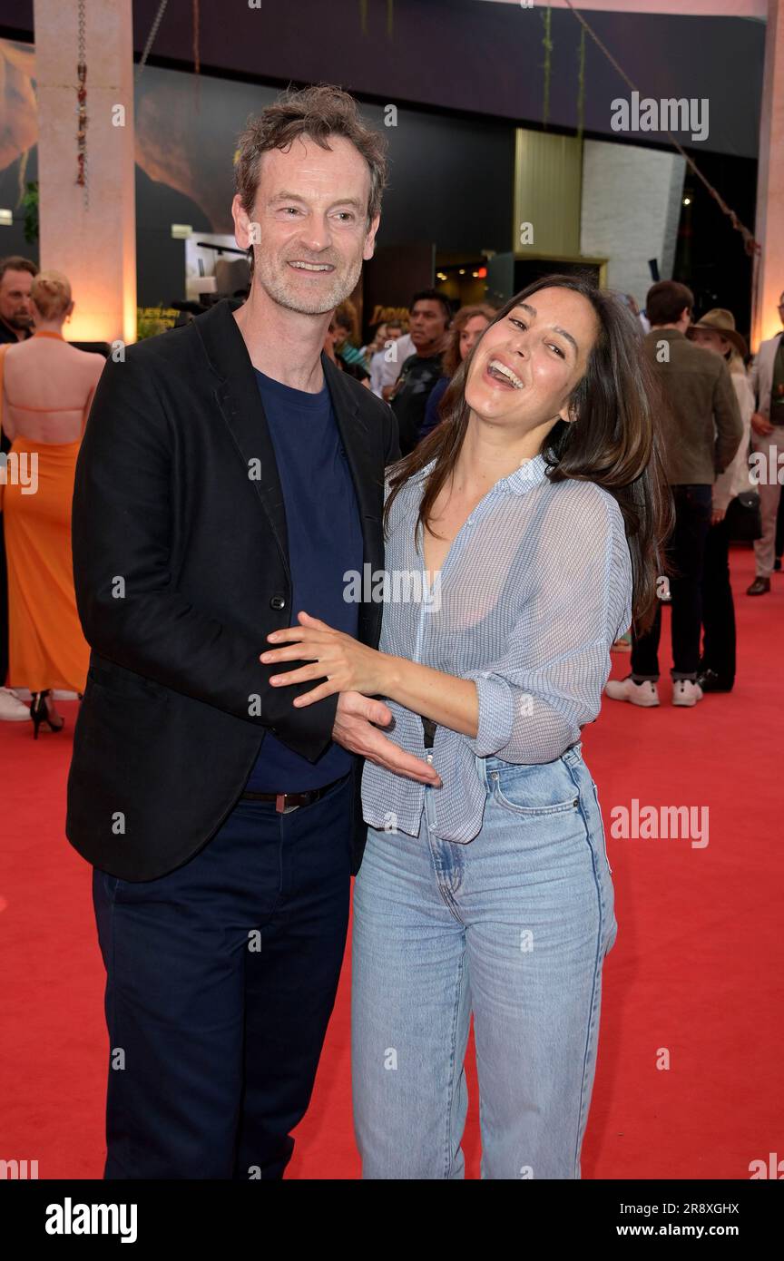 Jörg Hartmann mit Partnerin Silvia Medina bei der Premiere des