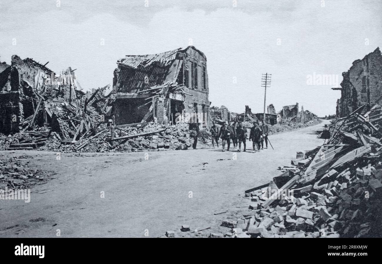 A historical view of damaged houses in Rue d'Aveluy, Albert, Somme, France, during the First World War. Stock Photo