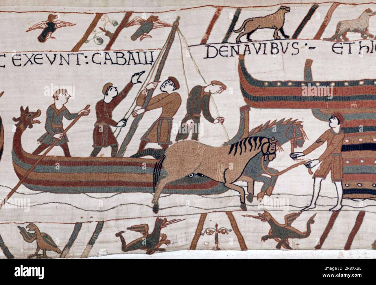 BAYEUX TAPESTRY Normans landing their cavalry horses Stock Photo