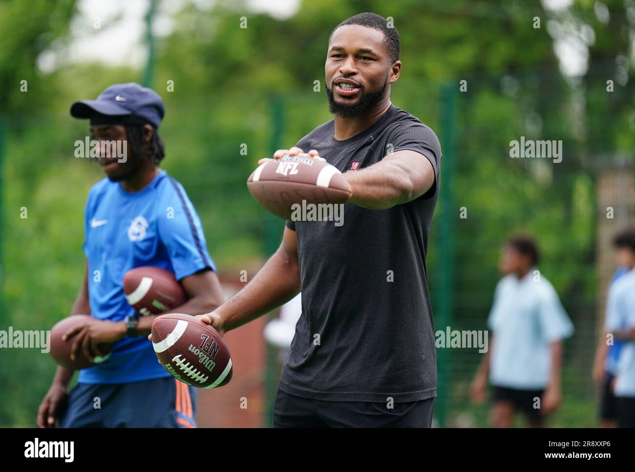 Kevin Byard from the NFL team Tennessee Titans coaches students during a visit to Gladesmore Community School, London. Stock Photo