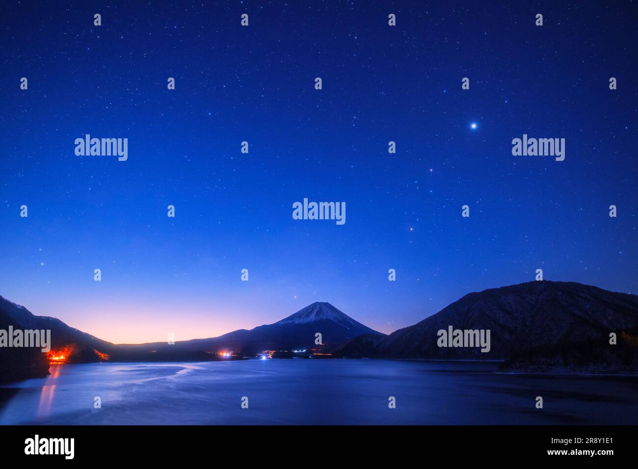 Starry sky and the lake hi-res stock photography and images - Alamy