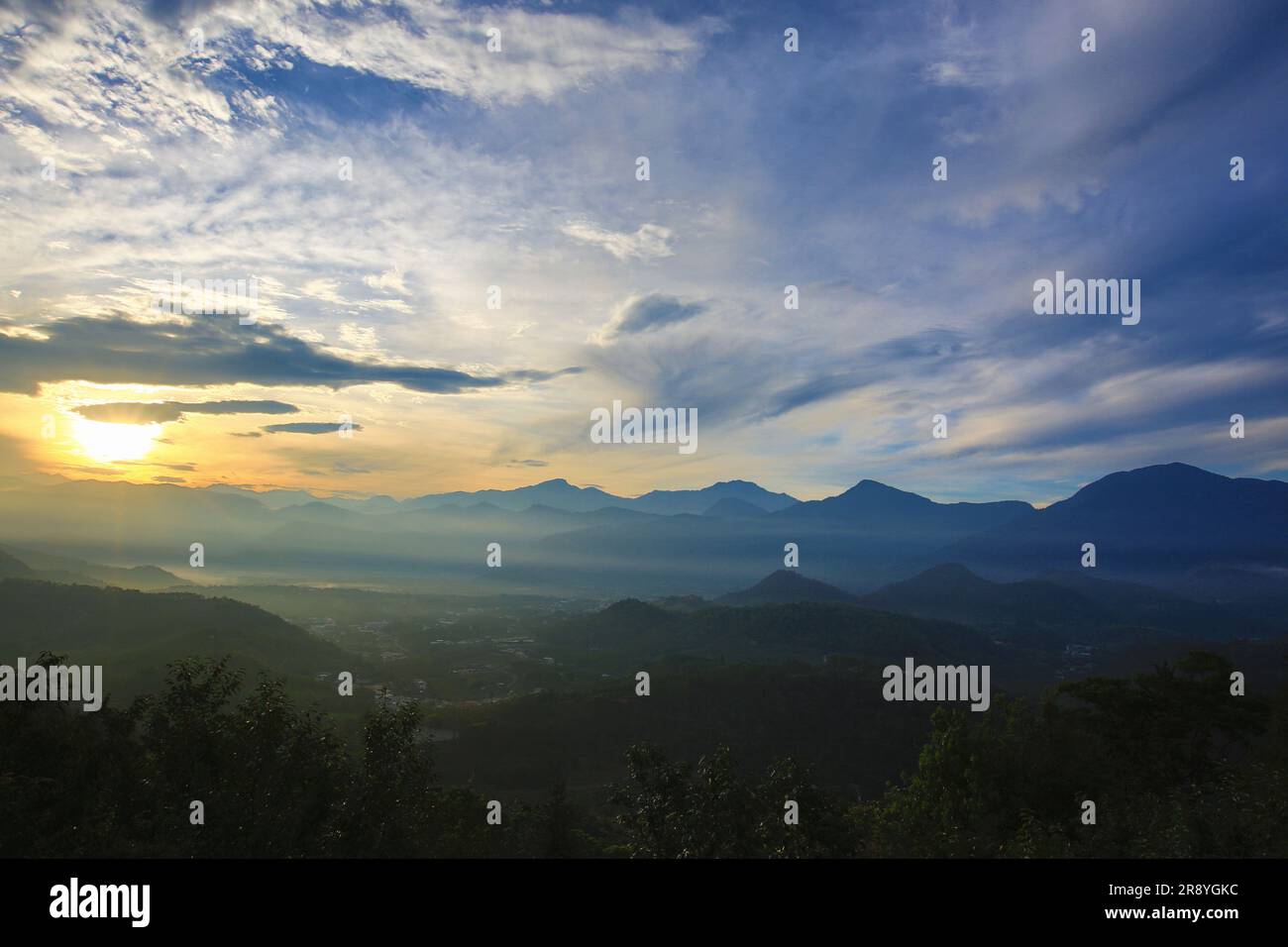 Continuous Ridge Mountains Continuous mountains hi-res stock photography and images - Alamy
