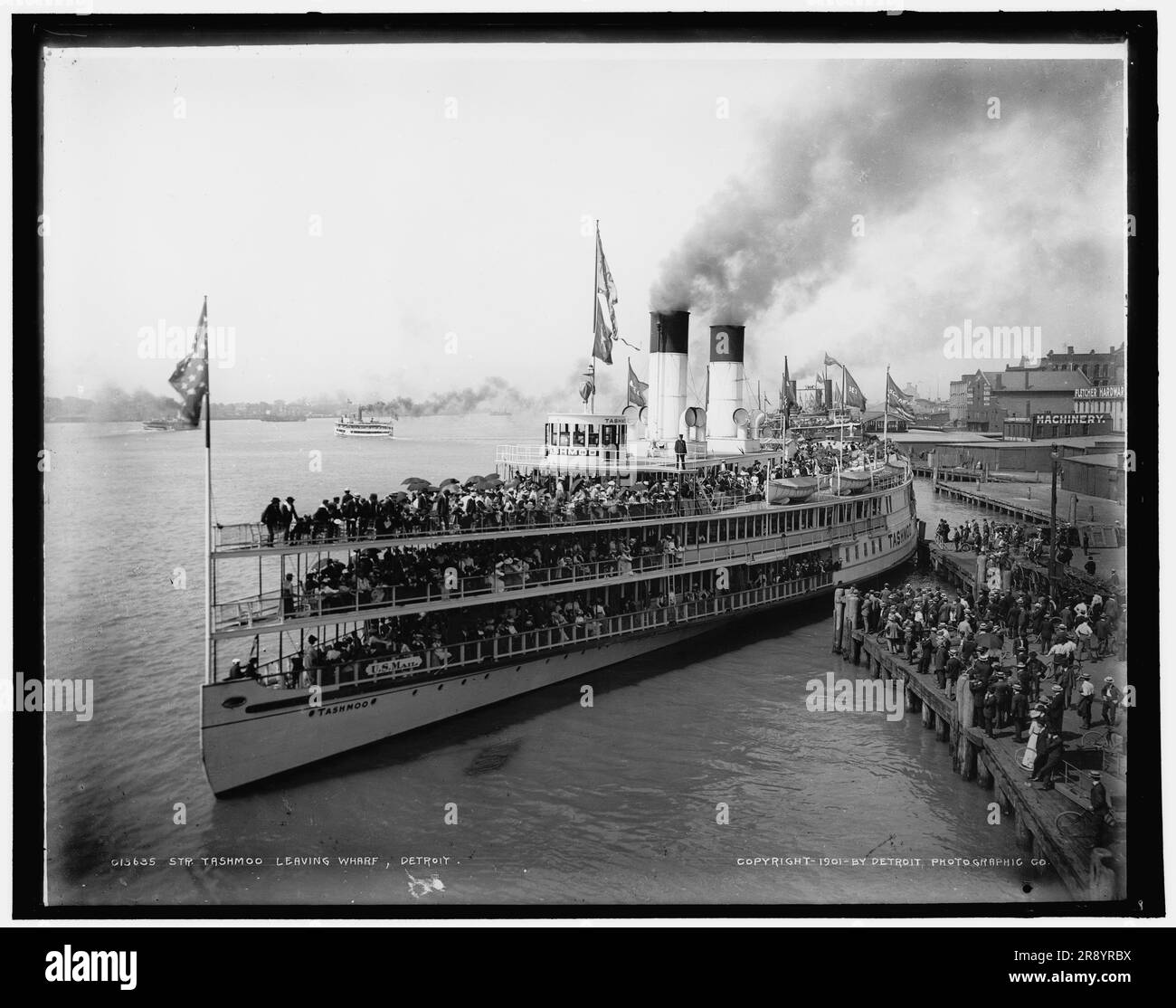Steamer ships funnel Black and White Stock Photos & Images