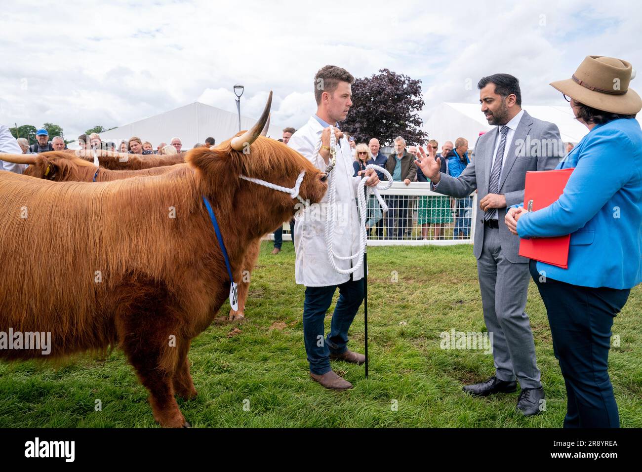 First Minister Humza Yousaf meets a competitor in the cattle ring at