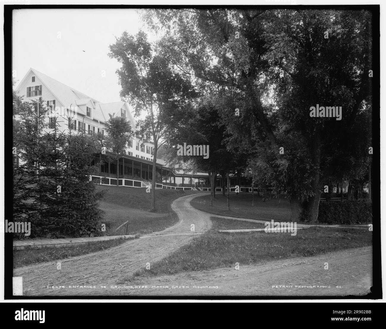 Entrance to grounds, Hyde Manor, Green Mountains, between 1900 and 1906. Hotel in Vermont, built