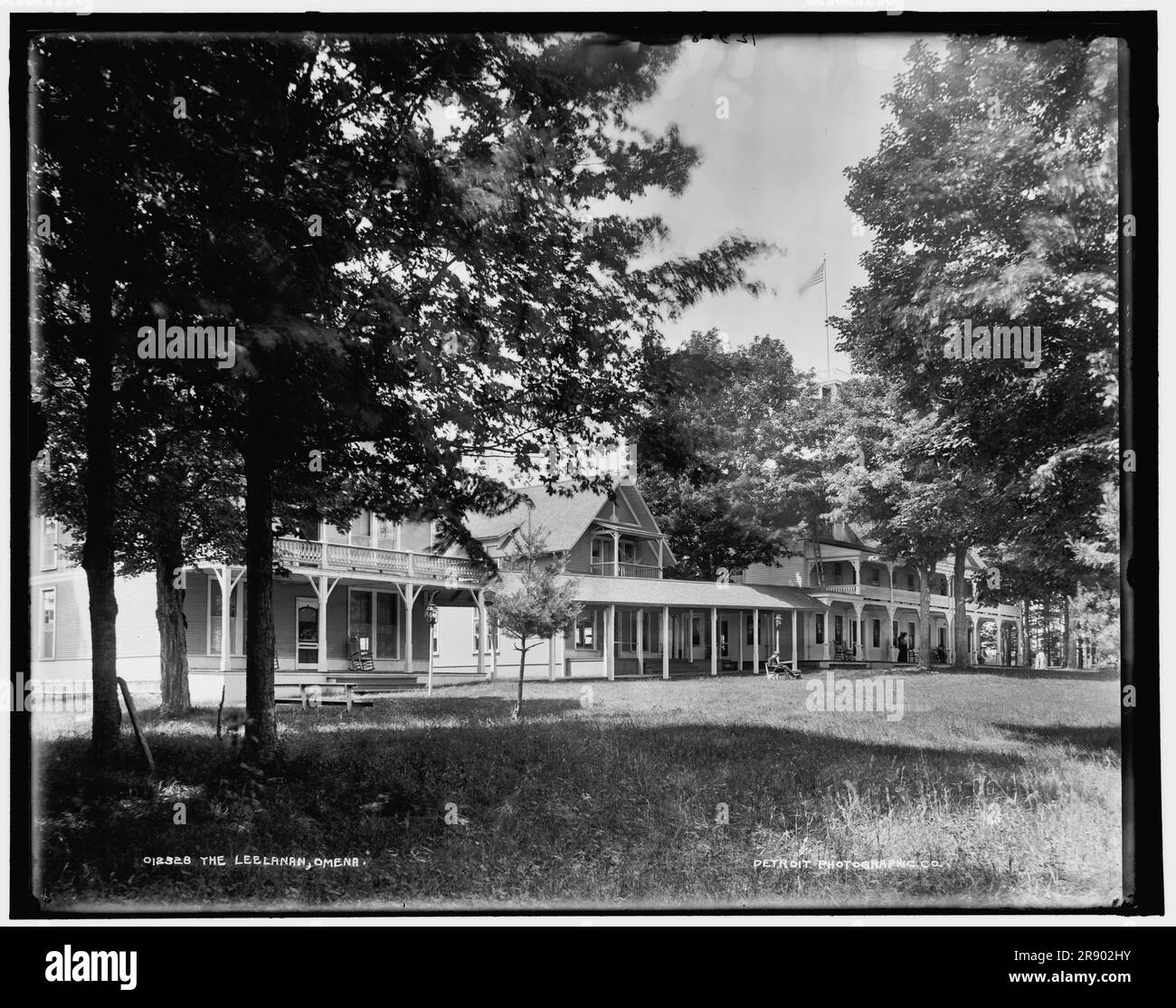 The Leelanan i.e. Leelanau, Omena, between 1890 and 1901. Timber buildings connected by covered