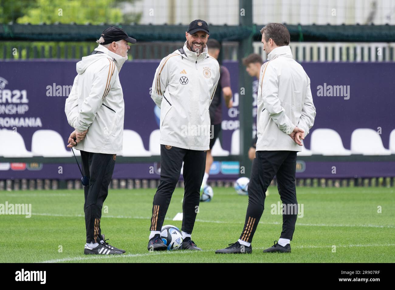 Batumi, Georgia. 23rd June, 2023. Antonio Di Salvo (center), coach, and his assistant coaches Daniel Niedzkowski (right) and Hermann Gerland lead the training of the German U21 national team. The racist insults against U21 players at the European Championship continue to preoccupy the German team the day after the 1:1 draw at the start against Israel. Credit: Sebastian Kahnert/dpa/Alamy Live News Stock Photo