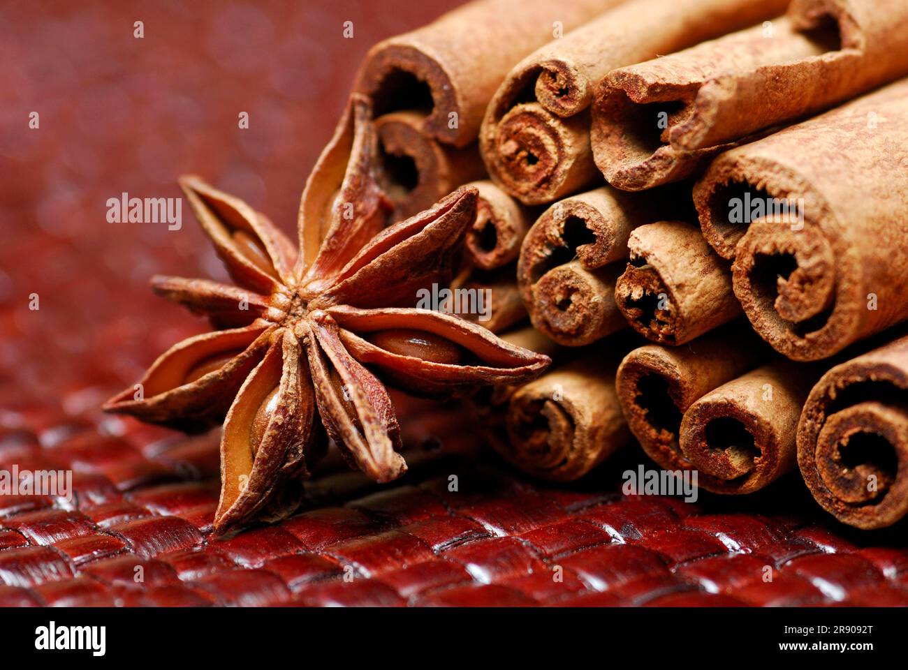 Cinnamon sticks and star anise (Illicium verum) (Cinnamomun), cinnamon sticks, cinnamon Stock Photo