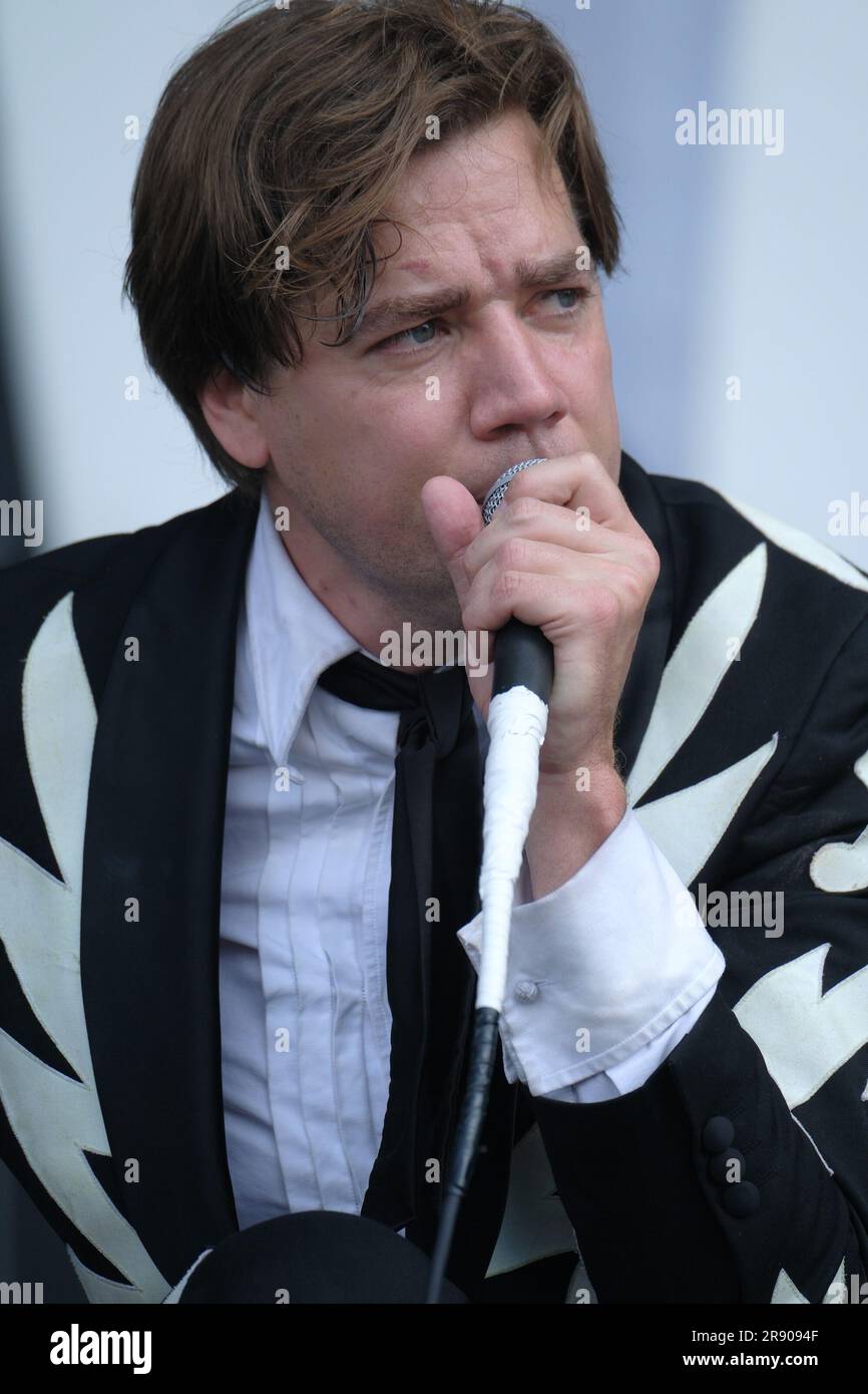 Glastonbury, UK. 23rd June, 2023. Howlin' Pelle Almqvist ( Per Almqvist ) of The Hives photographed performing on the Other stage during the Glastonbury 2023 at the Worthy Farm. Picture by Julie Edwards Credit: JEP Celebrity Photos/Alamy Live News Stock Photo
