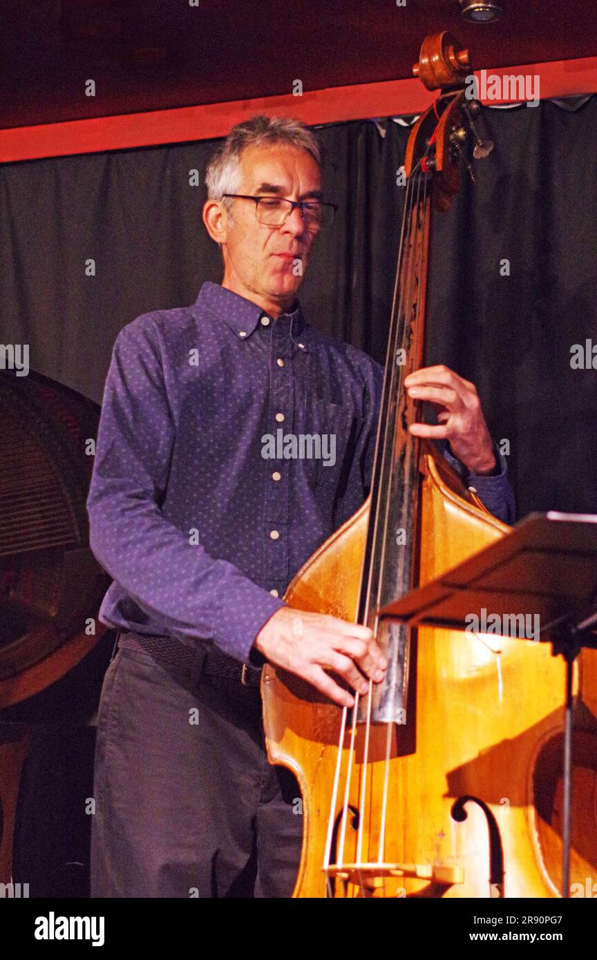 Davide Mantovani, Rachel Sutton Quartet, Verdict Jazz Club, Brighton, East Sussex, 24 Sept 2022. Stock Photo