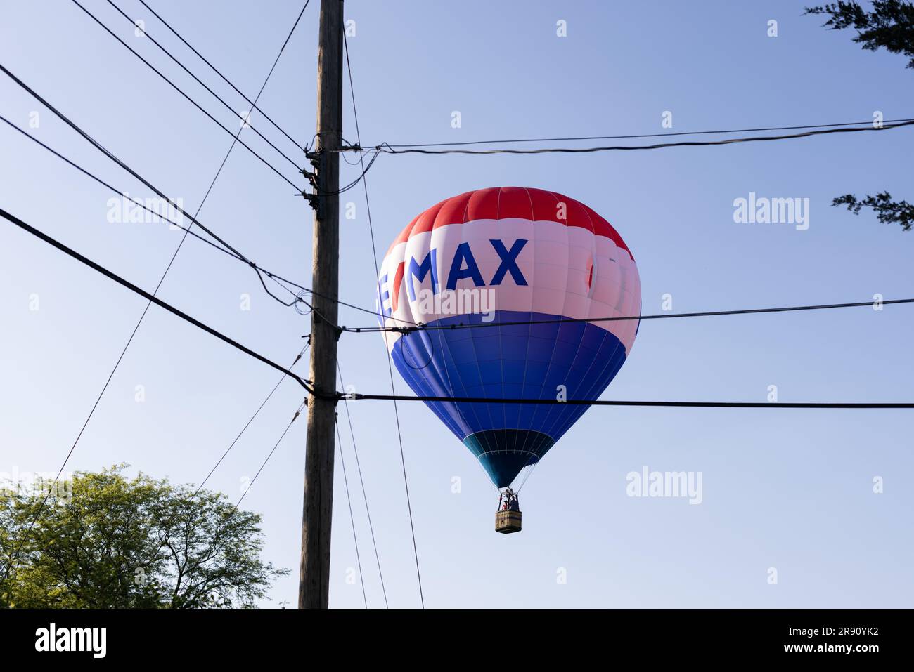 Remax hot air balloon hi-res stock photography and images - Alamy