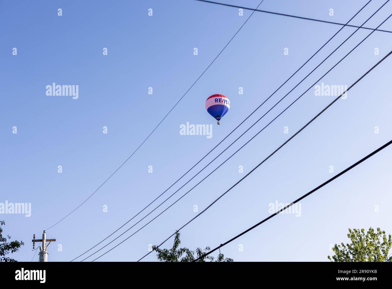 Remax hot air balloon hi-res stock photography and images - Alamy