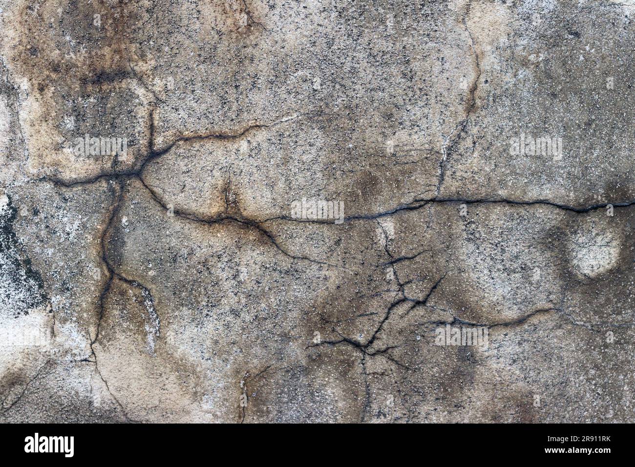 Cracks in concrete wall, detail Stock Photo Alamy