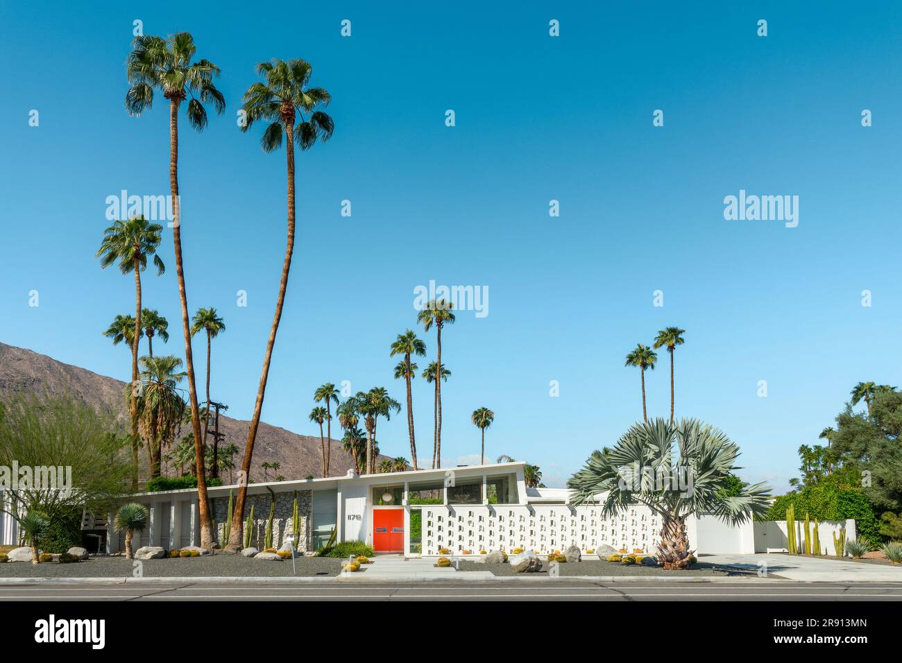 Modern mid-century house architecture and palm trees in Palm Springs, California Stock Photo