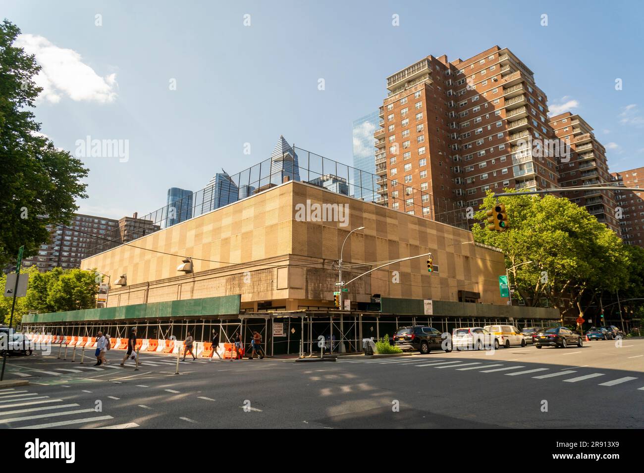 Vacant commercial building being prepared for demolition, formerly housing a McDonald’s, a Gristedes supermarket, a tennis center and some small businesses, in Chelsea in New York on Tuesday, June 14, 2023. The building, owned by the cooperative Mutual Redevelopment Housing, has reached the end of its lifespan and is coming down, to be replaced by housing. (© Richard B. Levine) Stock Photo