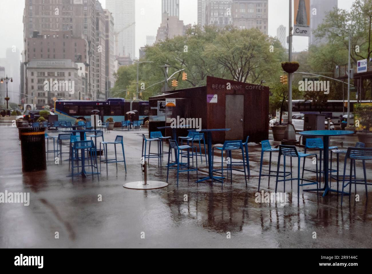 Restaurant concession in Flatiron Plaza in New York on a rainy day in May 2023. (© Richard B. Levine) Stock Photo