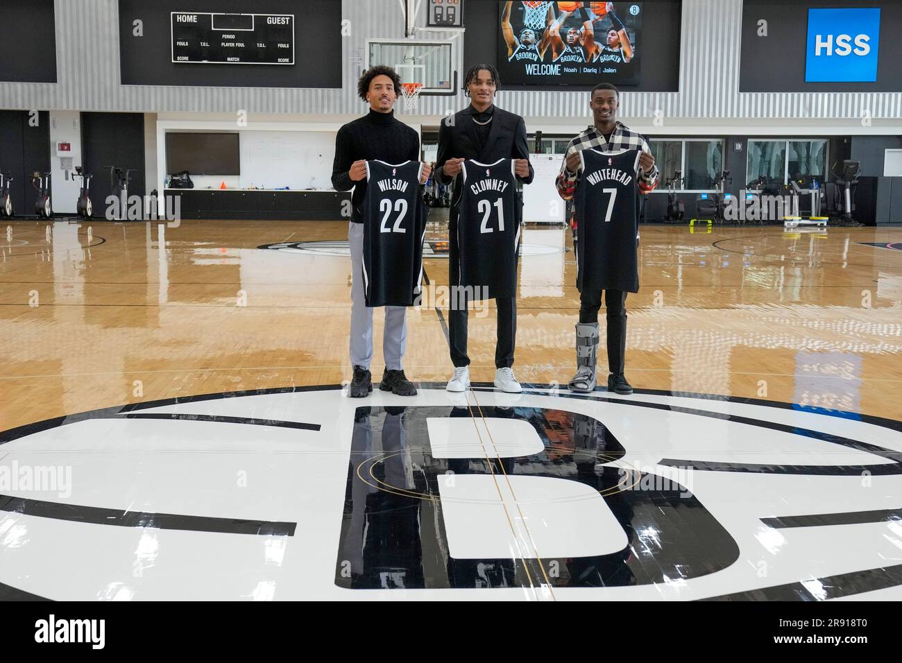 Jalen Wilson, left, Noah Clowney, center, and Dariq Whitehead, pose for