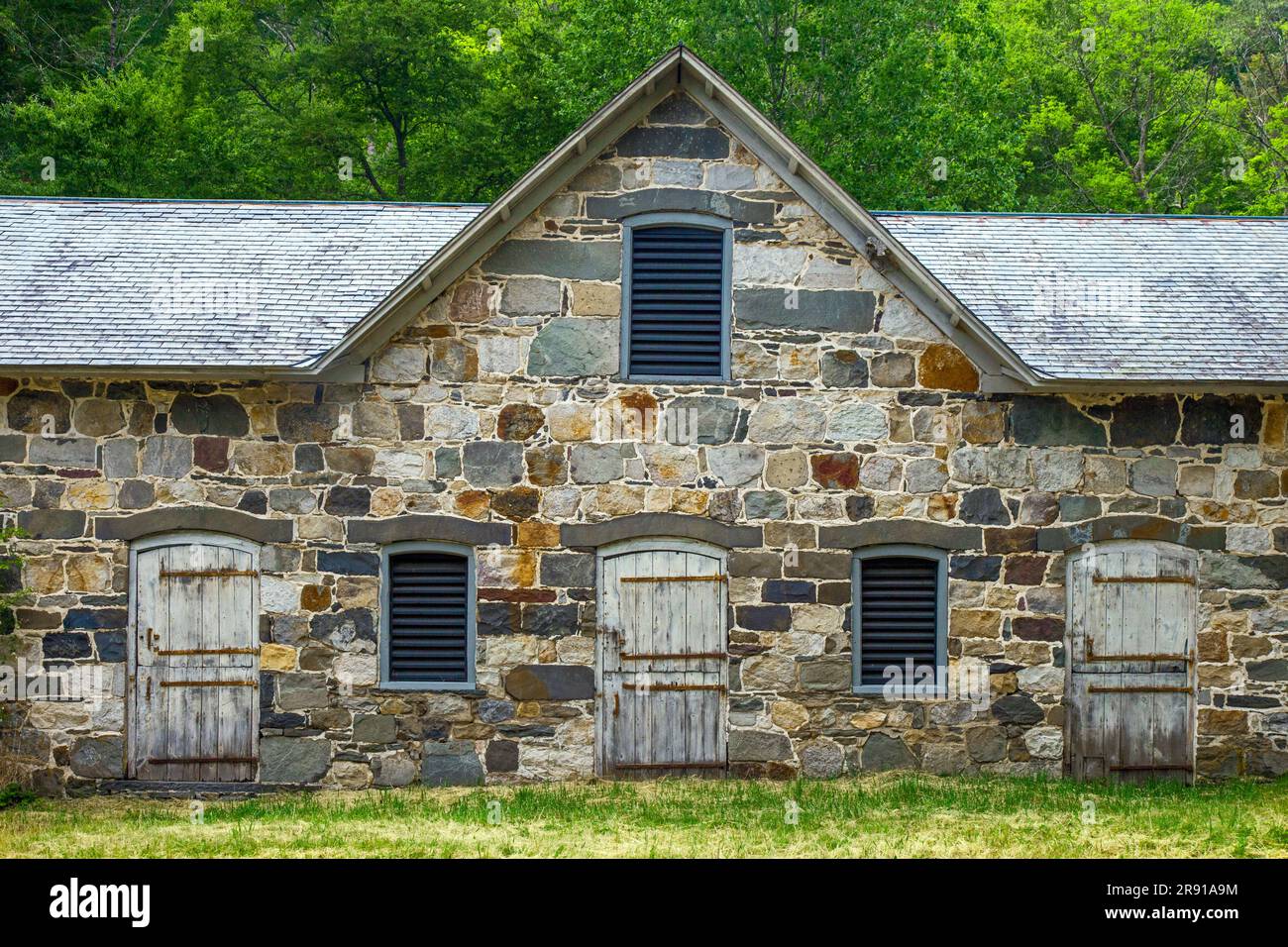 The historic Zimmerman tenant farm horse barn, circa 1847, in Delaware Water Gap National Recreation Area, Pennsylvania. Stock Photo