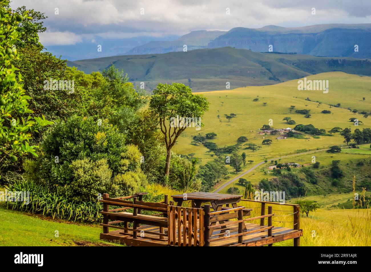 Drakensberg mountain escarpment and bell park dam around Cathkin peak