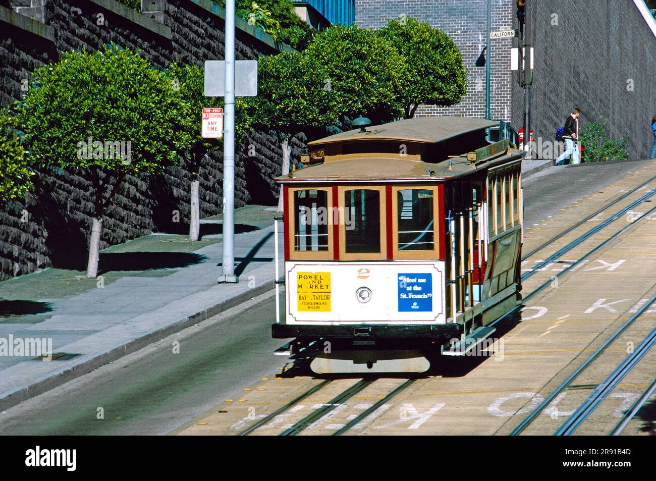 Powell Street Cable Car, descending from Nob Hill, San Francisco, California Stock Photo