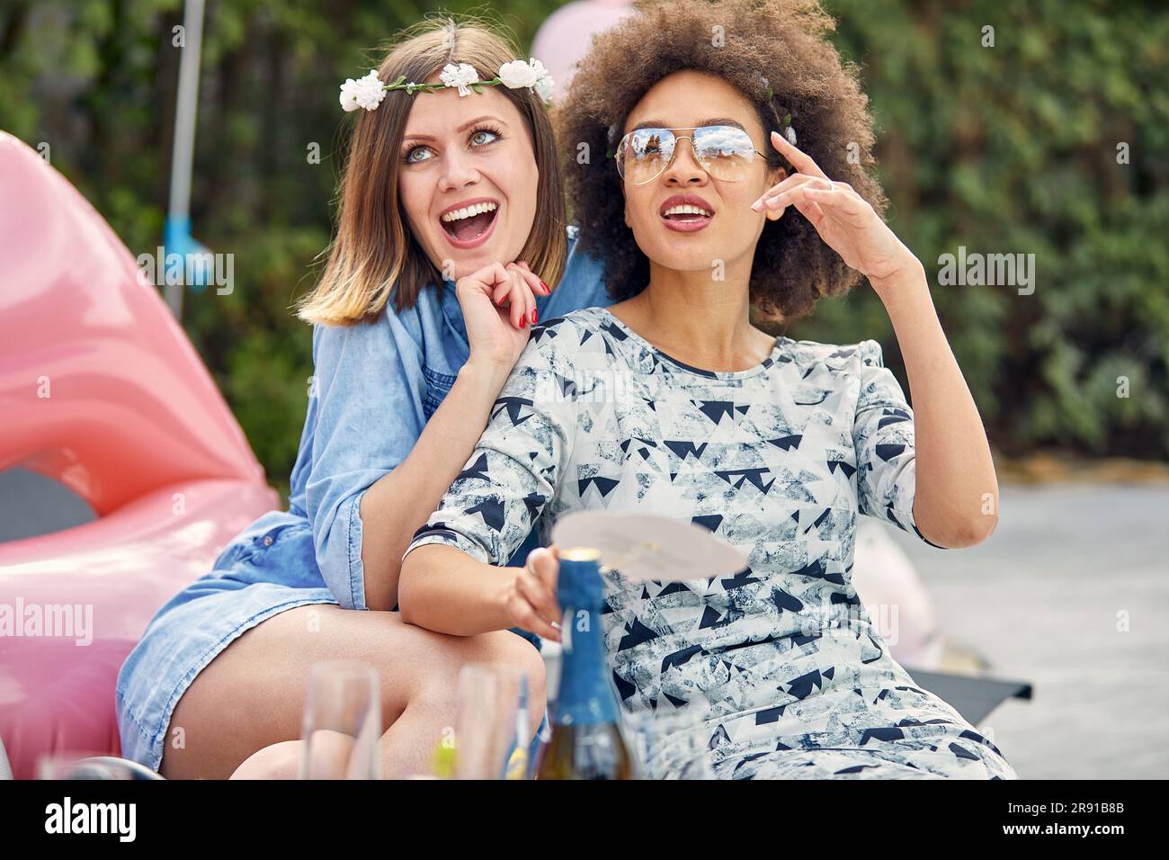 Capturing Genuine Joy Smiles And Laughter In A Candid Moment Concept Candid Portraits Genuine Smiles Joyful Moments Laughter Captured Emotions Photographed 864588 194094