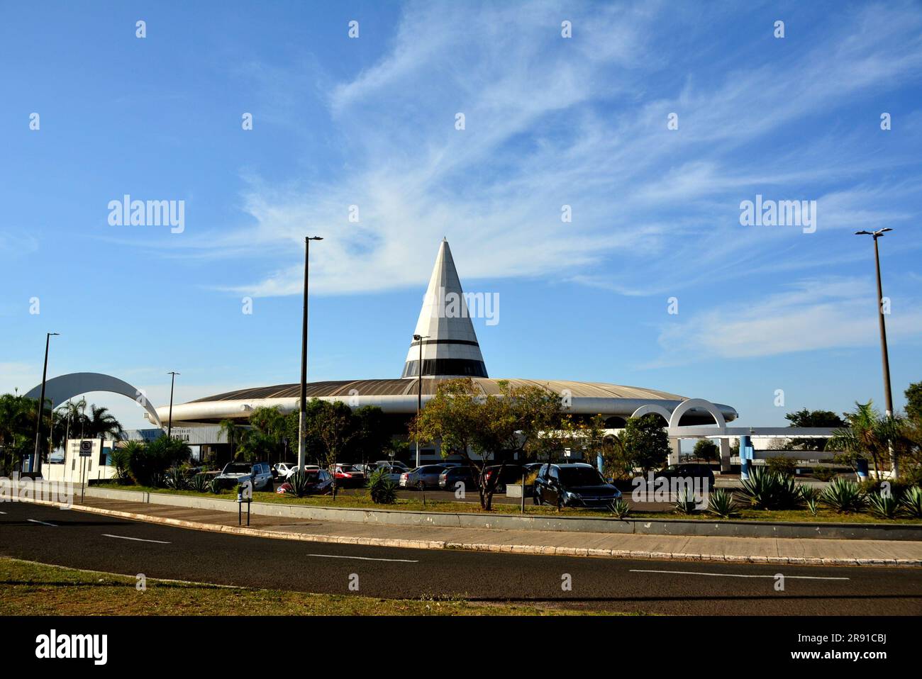 Bus station, in a city in the interior of the State of São Paulo, Brazil, South America, with pyramidal construction, parking for cars Stock Photo