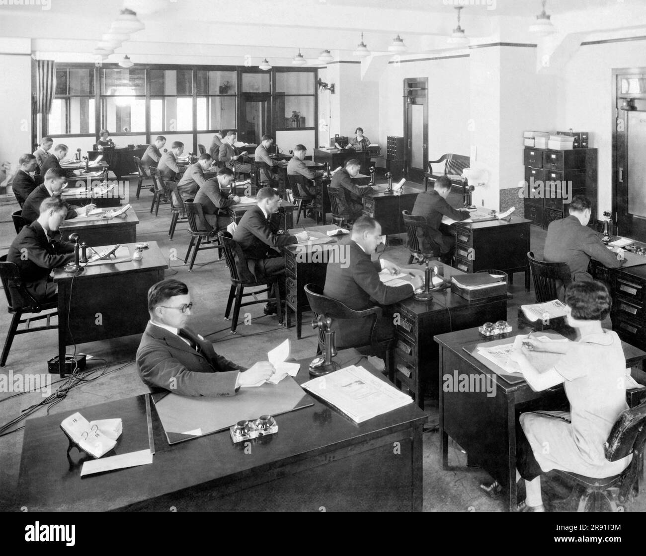 Newspaper office interior Black and White Stock Photos & Images Alamy