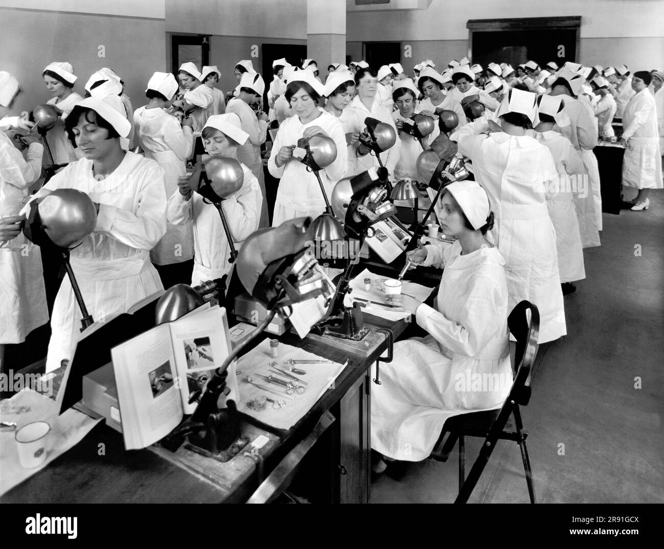 United States c. 1927 Students at a dental hygienist class Stock Photo