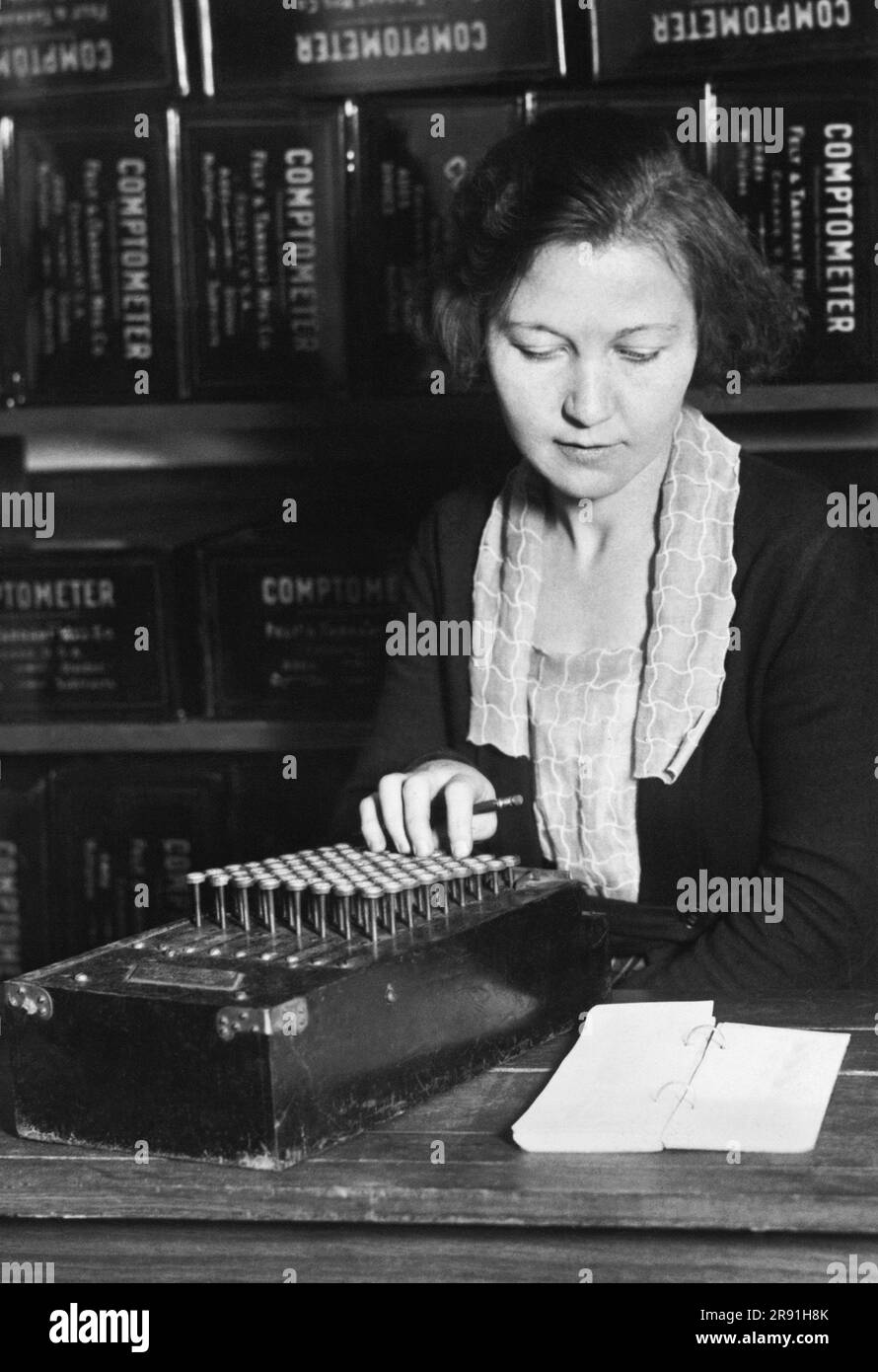 Washington, D.C.:  October 21, 1922 A Department of Commerce employee using the first key-driven calculating machine sold in this country in 1898. It was called the Comptometer. Stock Photo