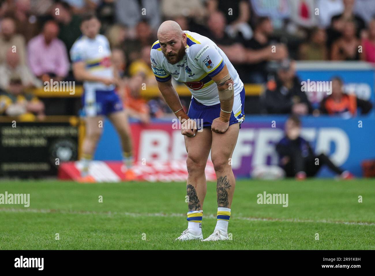 Gil Dudson #17 of Warrington Wolves takes a moment to catch his breath during the Betfred Super League Round 16 match Castleford Tigers vs Warrington Wolves at The Mend-A-Hose Jungle, Castleford, United Kingdom, 23rd June 2023  (Photo by Mark Cosgrove/News Images) Stock Photo