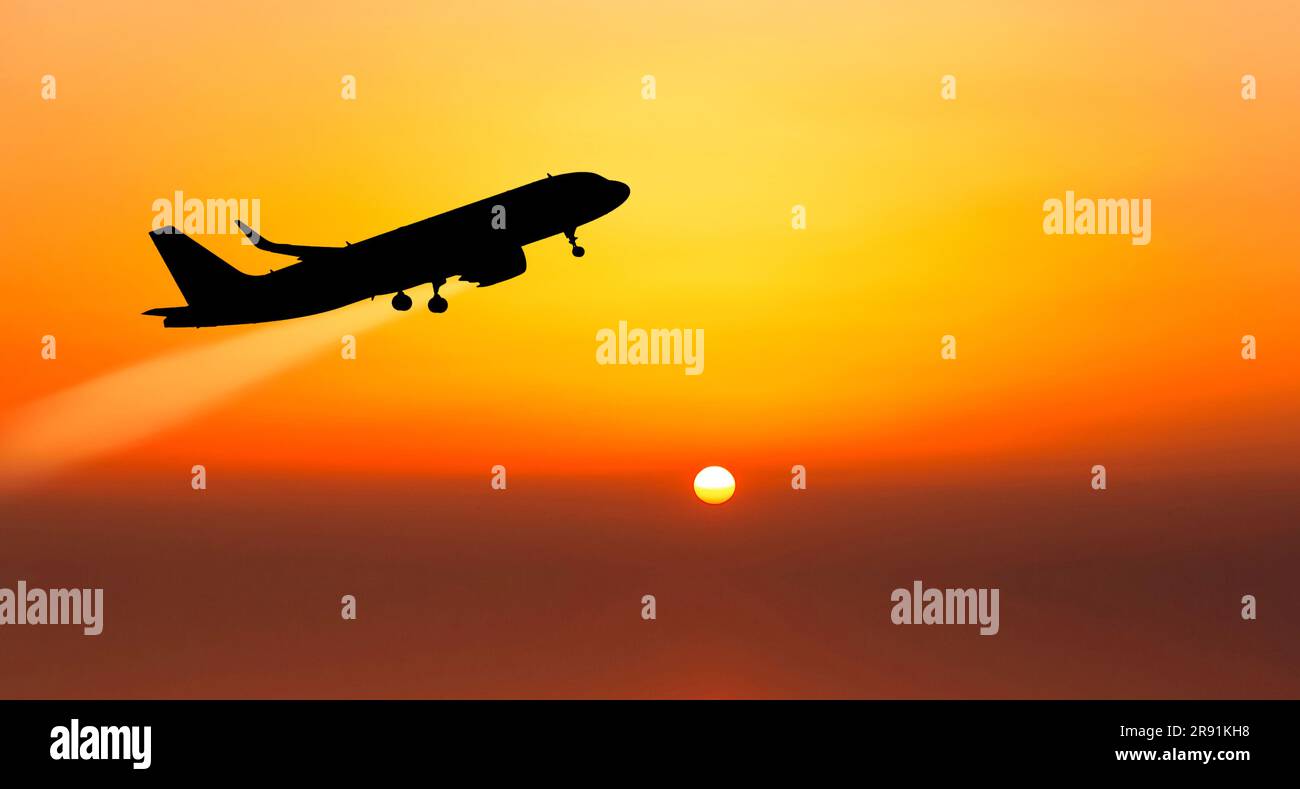 Silhouette airplane takes off hi-res stock photography and images - Alamy