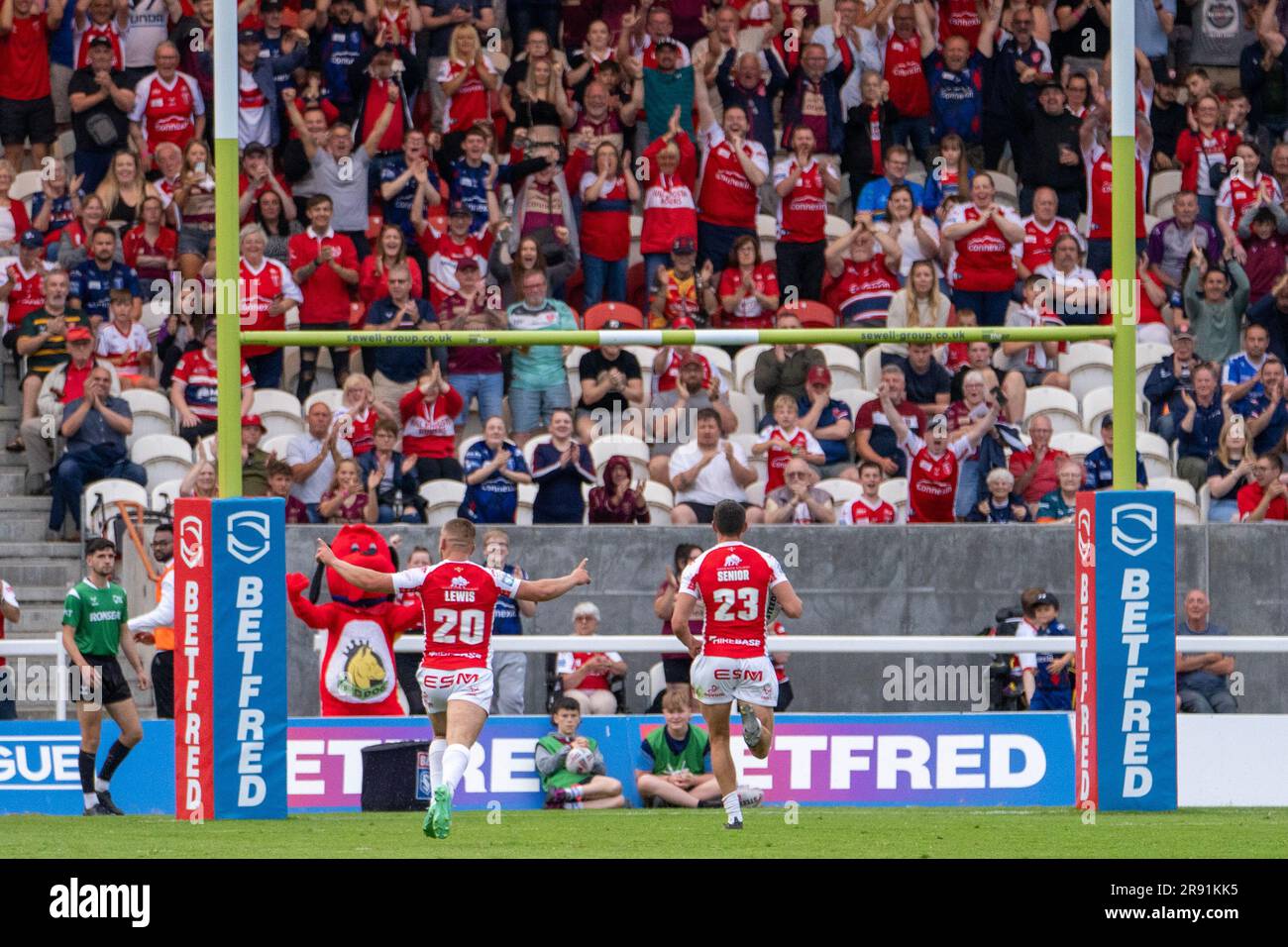 Hull, UK. 23rd June 2023. Betfred Super League - Round 16: Hull KR v Wakefield Trinity. Louis Senior makes a stunning break following a Wakefield error to run the length of the pitch to score a try. Credit Paul Whitehurst/Alamy Live News Stock Photo