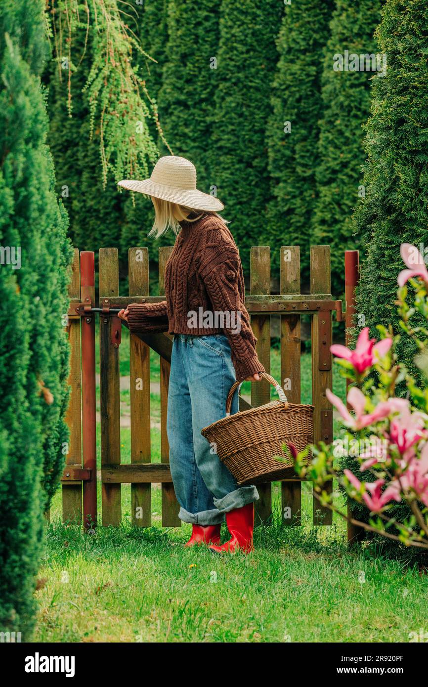 Person closing gate hi-res stock photography and images - Alamy
