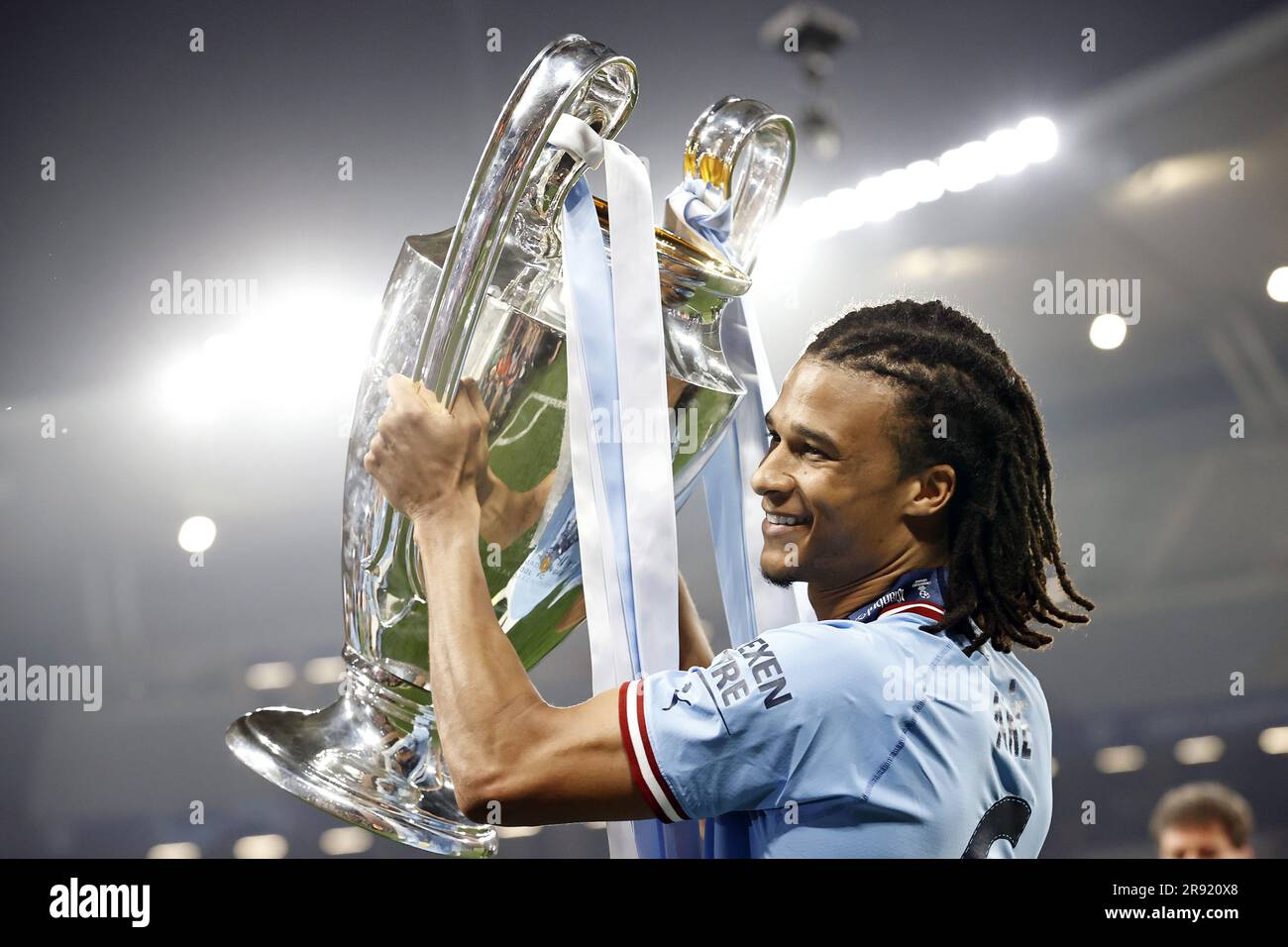 ISTANBUL - Nathan Ake of Manchester City FC with UEFA Champions