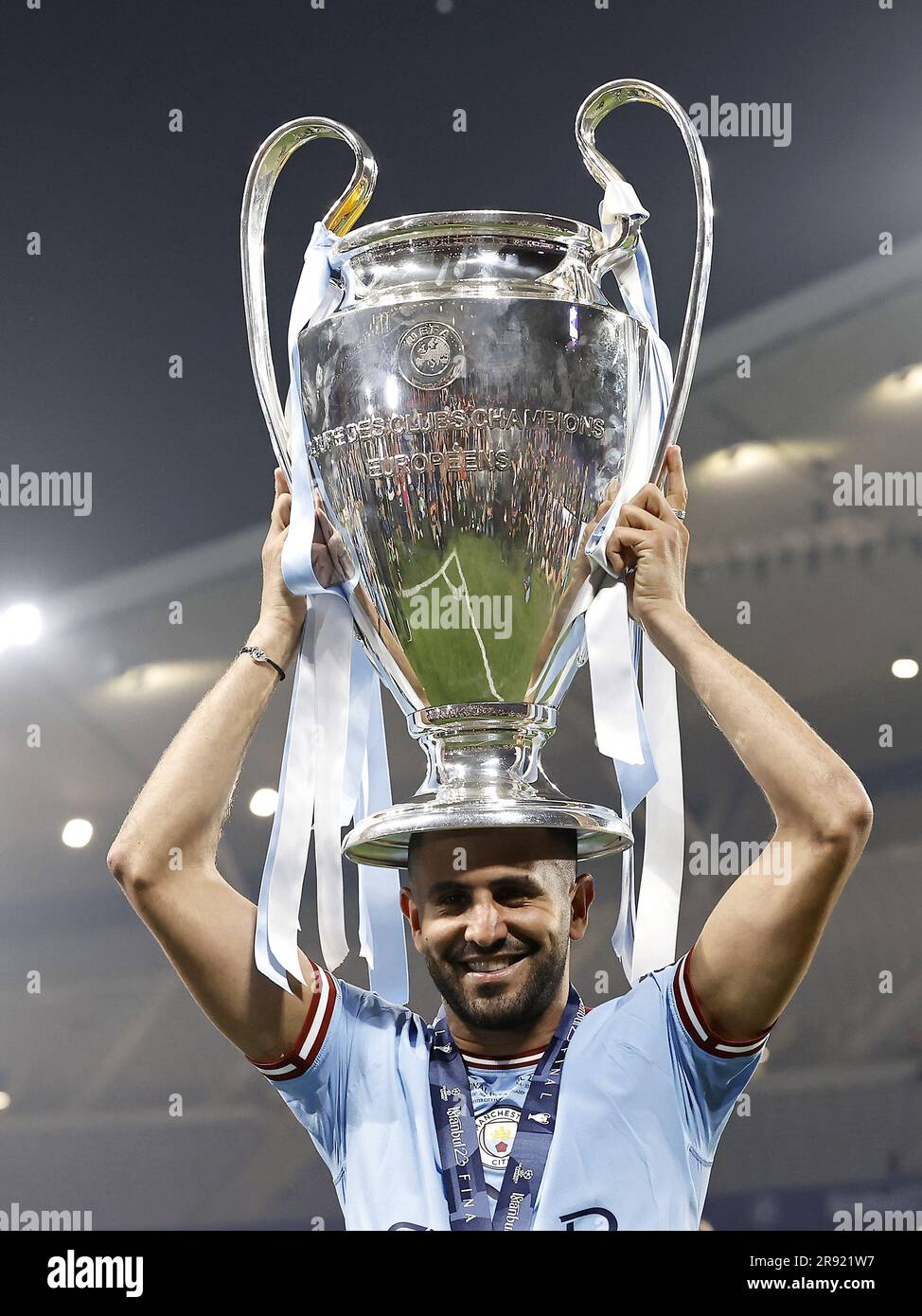 ISTANBUL - Riyad Mahrez of Manchester City FC with the UEFA