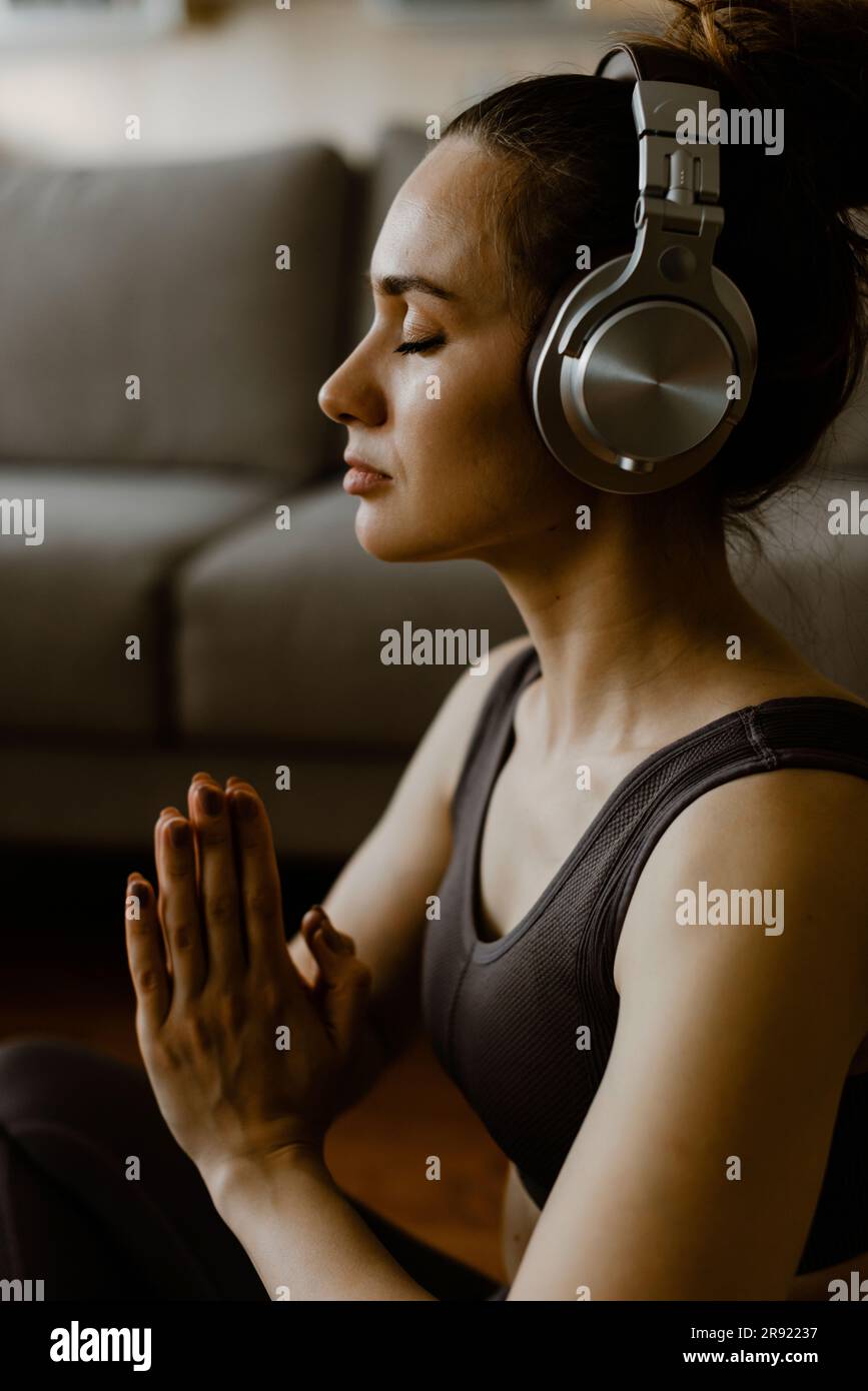 Woman headphones meditating hi-res stock photography and images - Alamy