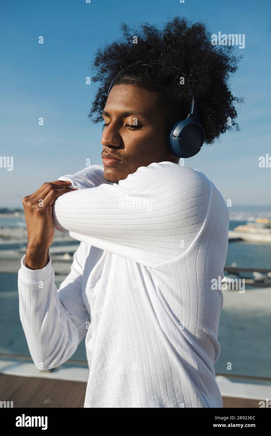 Stretching headphones sales