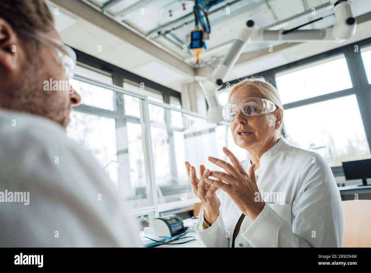 Laboratory senior hi-res stock photography and images - Alamy