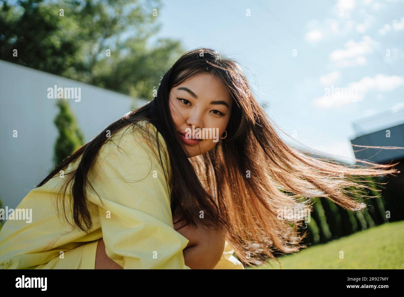 Long hair woman side view hi-res stock photography and images - Alamy