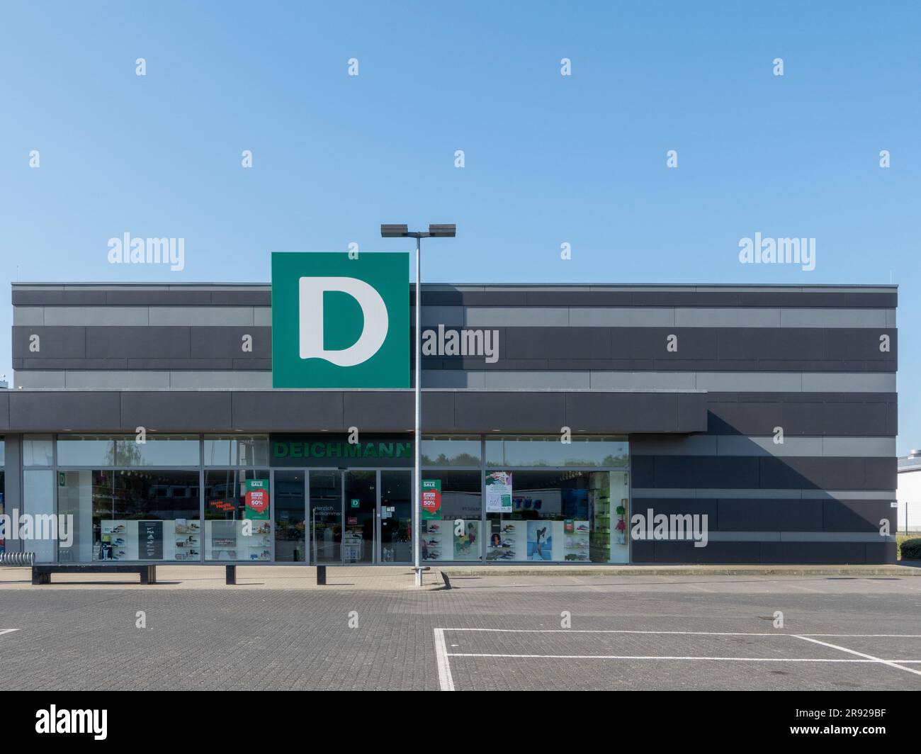 Deichmann shoe shop hi-res stock photography and images - Page 2 - Alamy