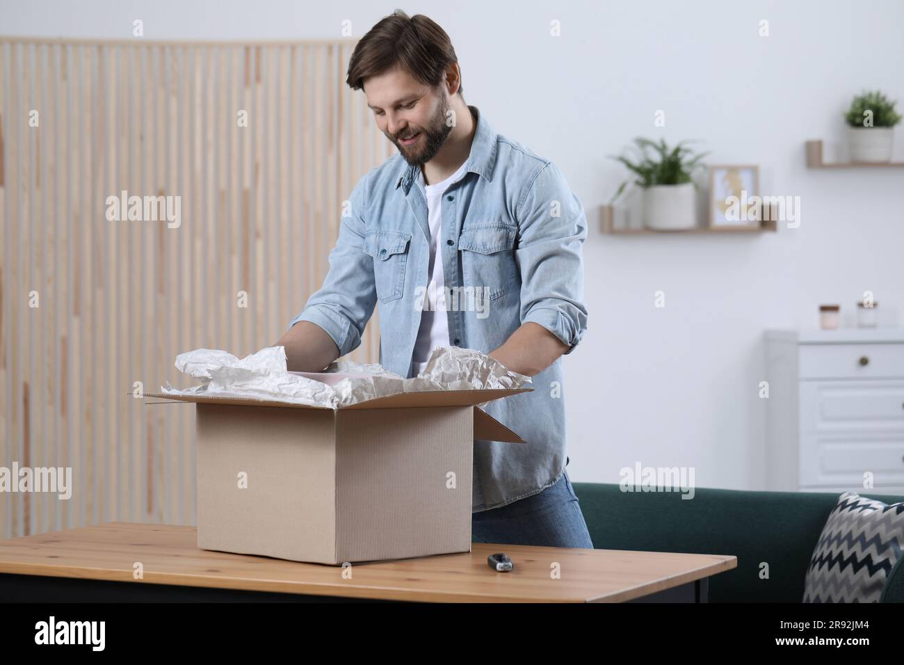 Unboxing home hi-res stock photography and images - Page 22 - Alamy