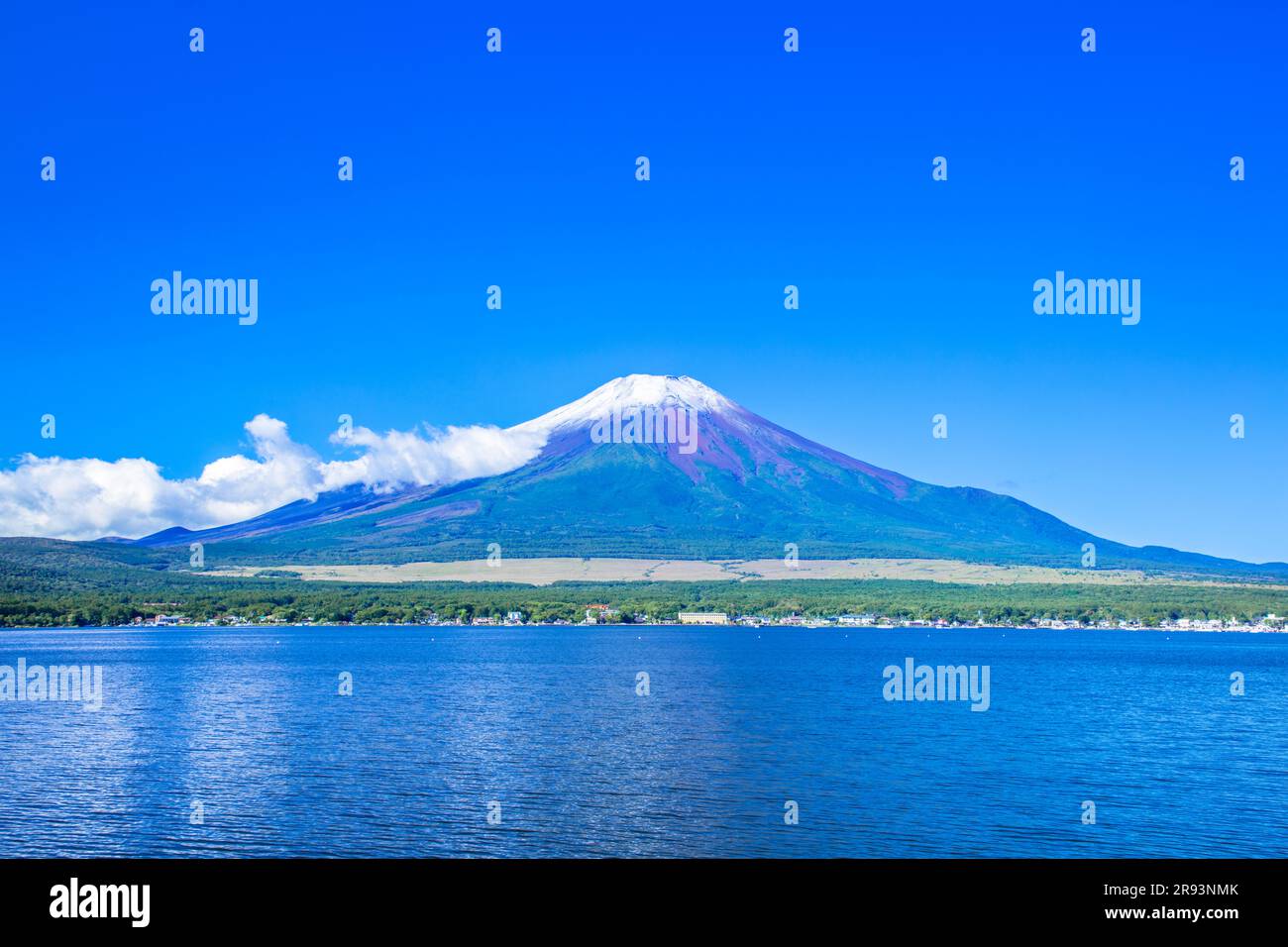 Yamanakako Lake and Mt Stock Photo - Alamy