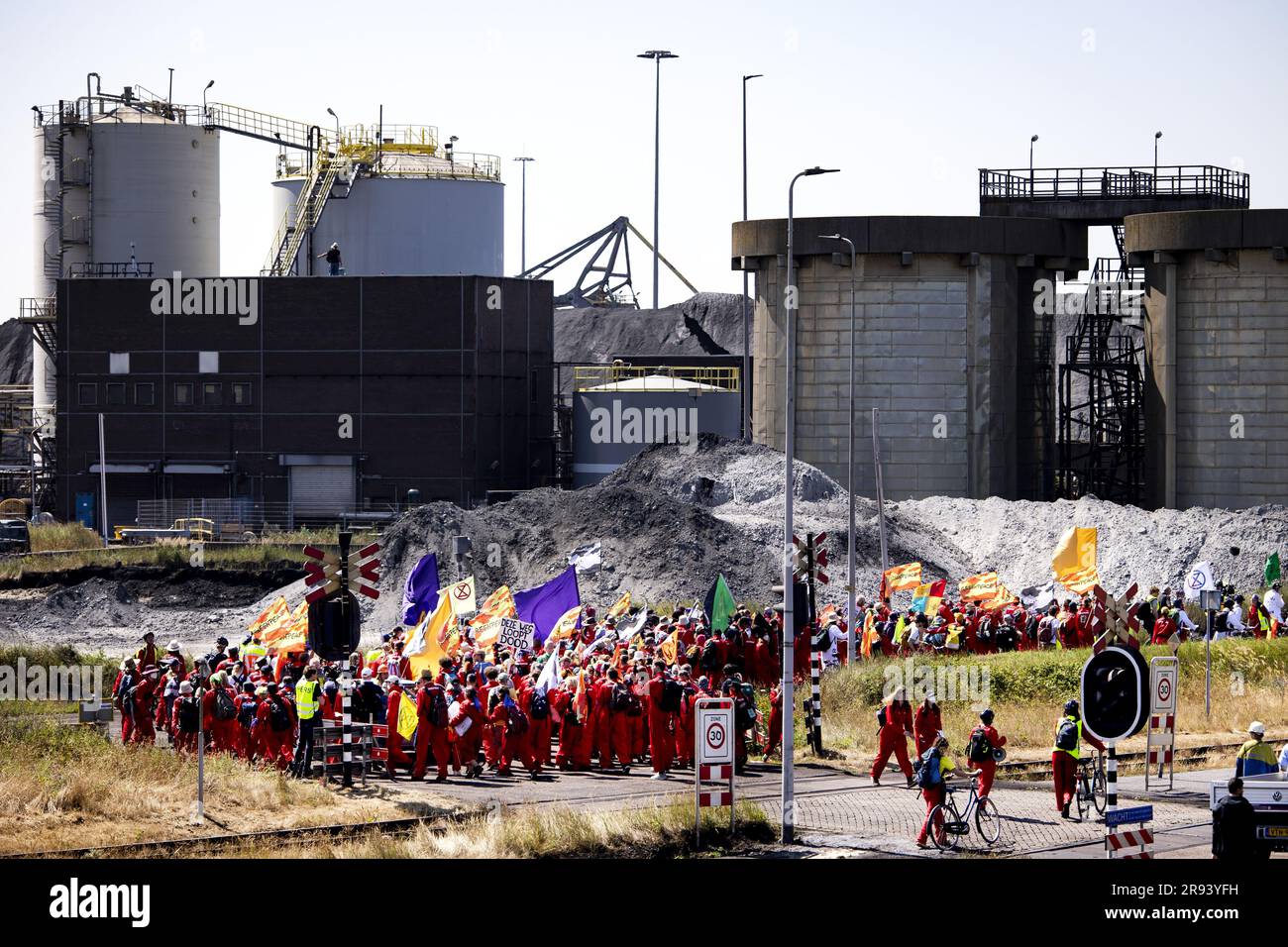 IJMUIDEN - The band Hang Youth performs for the climate activists who  demonstrate at steel factory Tata Steel IJmuiden. Action groups and local  residents want the government to intervene against the company's