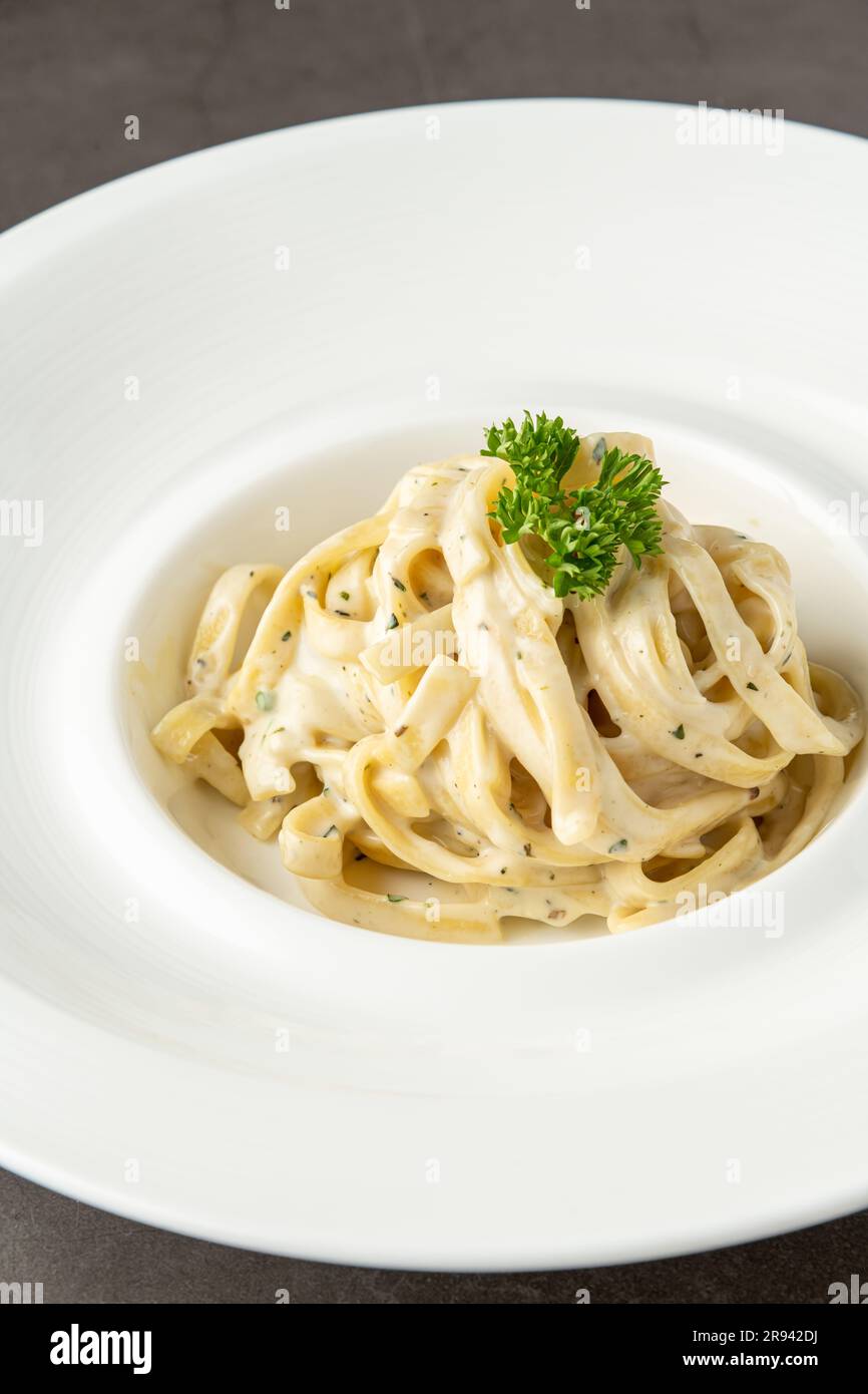 Fettuccine alfredo cheese sauce hi-res stock photography and images - Alamy Fettuccine alfredo cheese sauce hi-res stock photography and images - Alamy