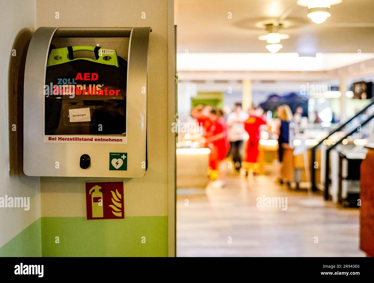 PRODUCTION 08 June 2023, SchleswigHolstein, Damp A defibrillator
