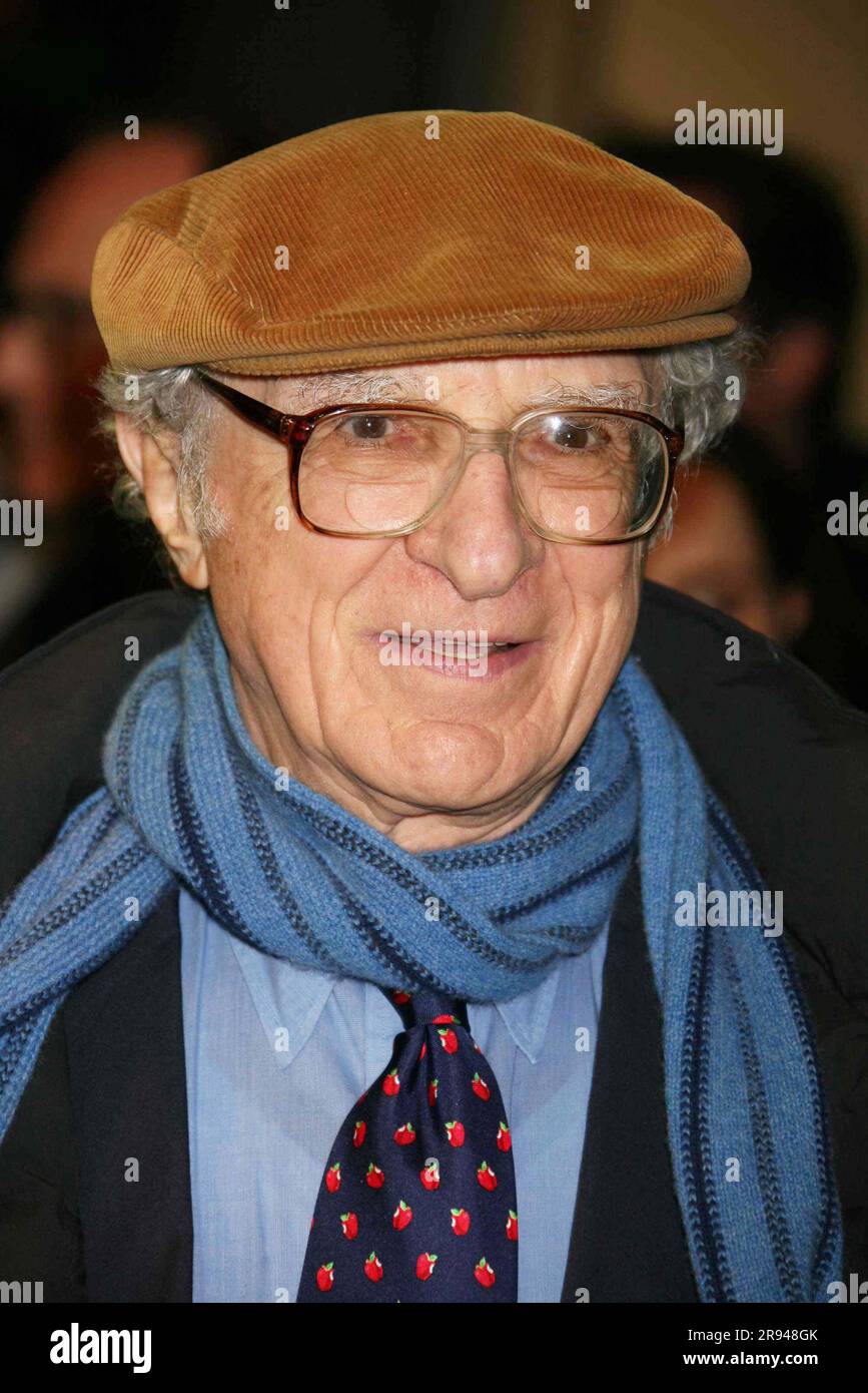 **FILE PHOTO** Sheldon Hamrick Has Passed Away. Sheldon Harnick attends the opening night of the Roundabout Theatre Company's production of 'The Apple Tree' at Studio 54 in New York City on December 14, 2006. Photo Credit: Henry McGee/MediaPunch Credit: MediaPunch Inc/Alamy Live News Stock Photo