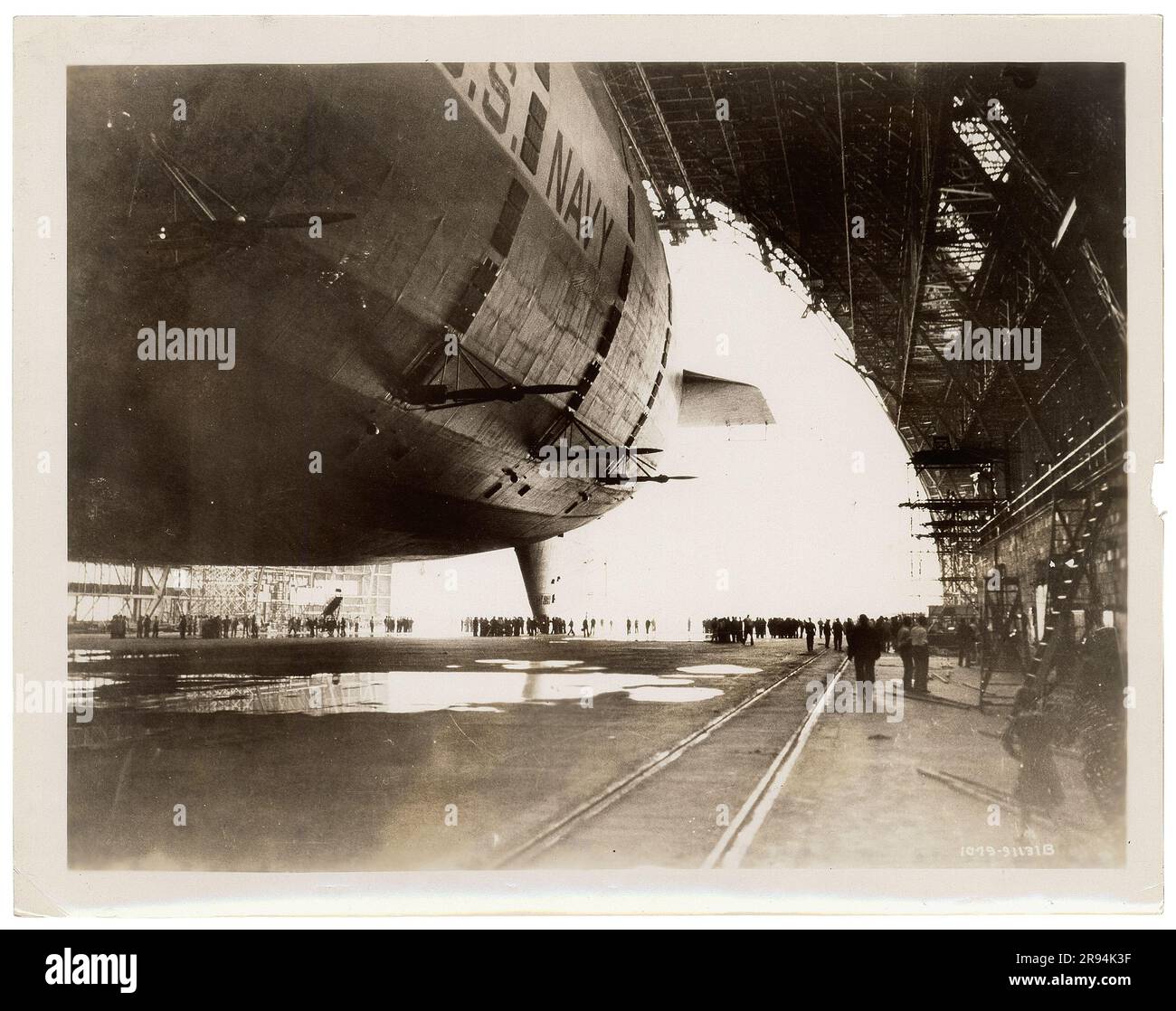 Ready to walk the USS Akron out of Goodyear-Zeppelin dock. Dirigible Disasters Stock Photo