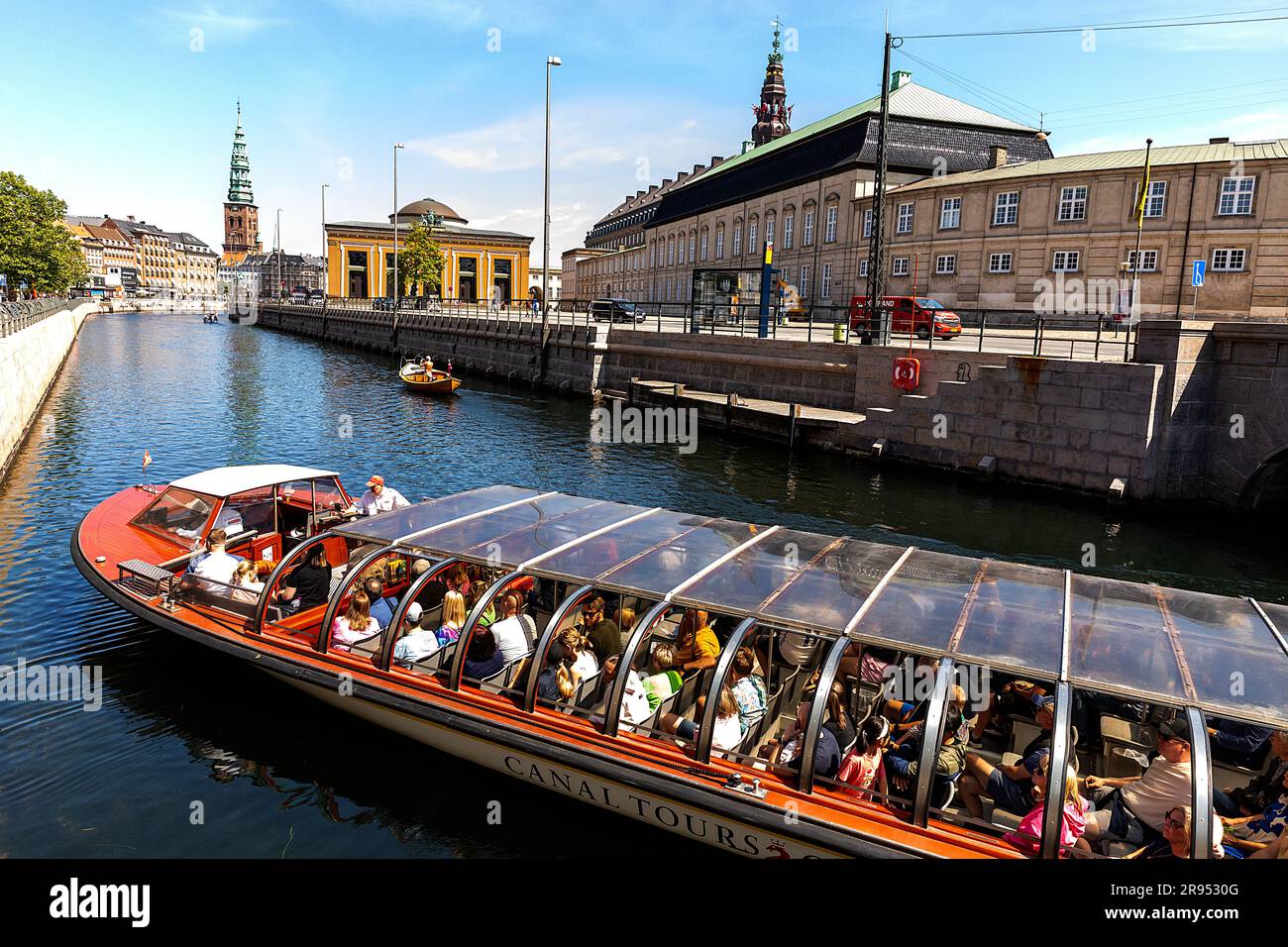 COPENHAGEN: A view with water activities at Frederiksholms Channel and part of the Parliament, Christiansborg, to the right and Thorvaldsen’s Museum i Stock Photo